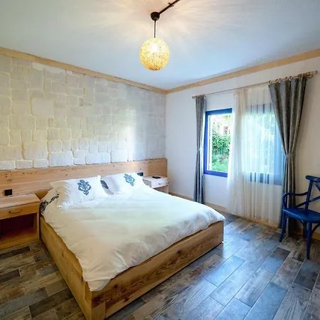 Private And Luxurious Suites In Villa With Beautiful Garden
