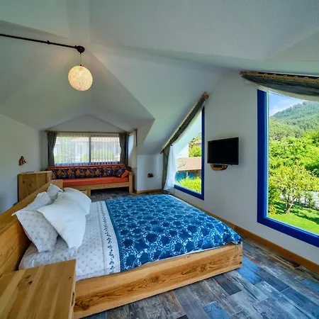 Private And Luxurious Suites In Villa With Beautiful Garden