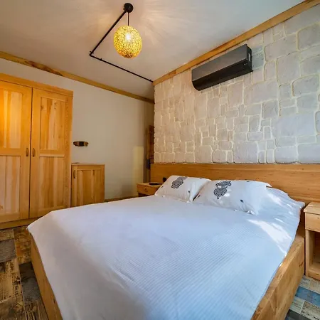 Bed & Breakfast Private And Luxurious Suites In Villa With Beautiful Garden *